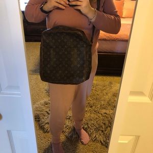 Louis Vuitton messenger bag In EUC FINAL PRICE
